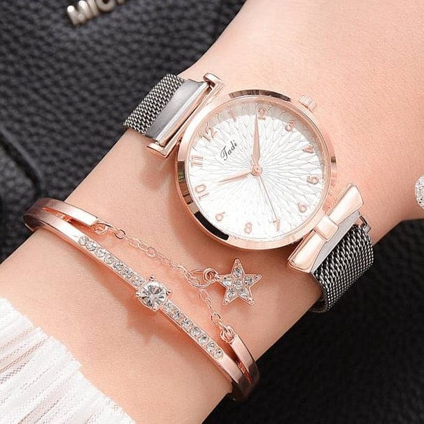 Women's Luxury Magnetic Quartz Bracelet Watch  Pioneer Kitty Market Magnet Silver Set  