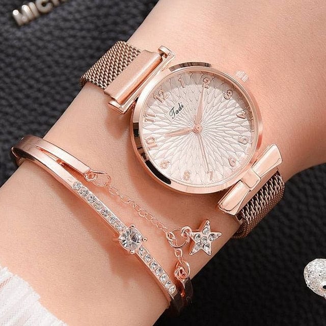 Women's Luxury Magnetic Quartz Bracelet Watch  Pioneer Kitty Market Magnet Rose Set  